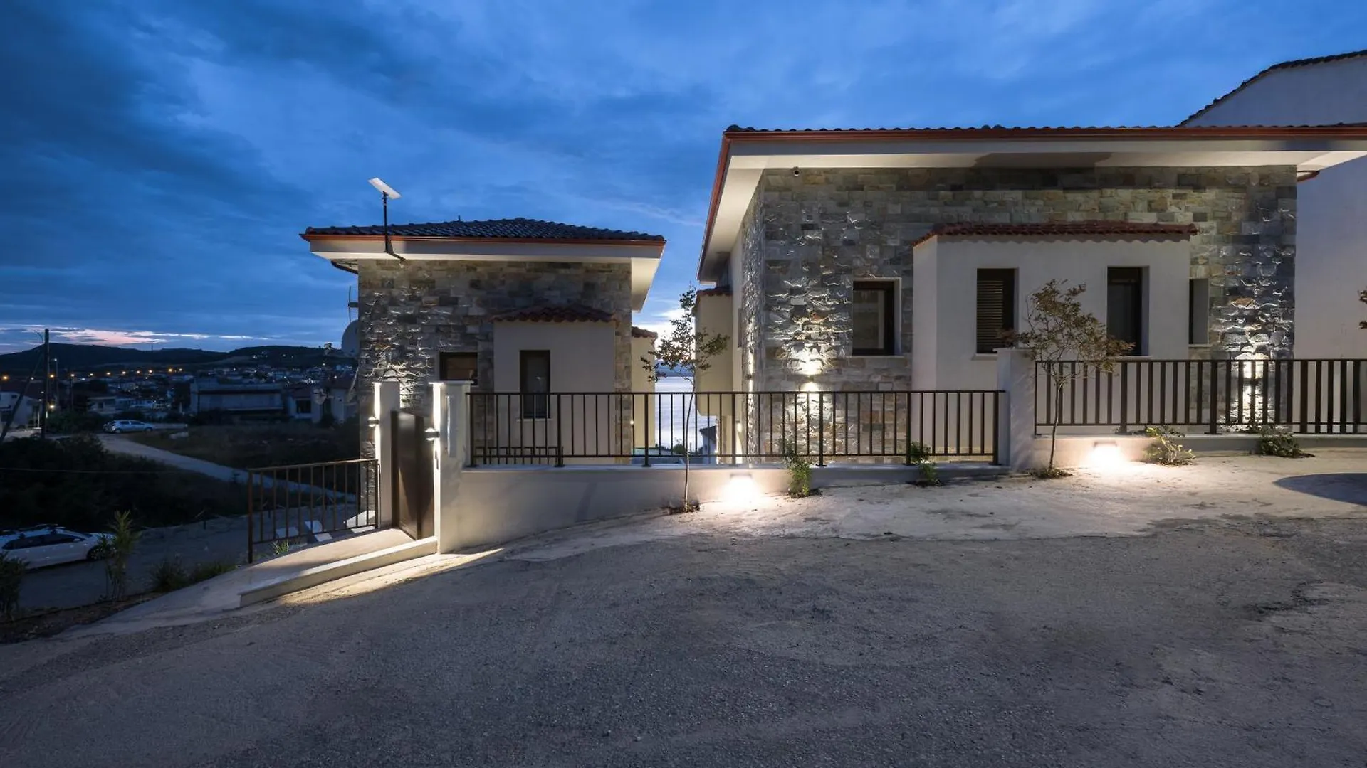 Blue Whisper Luxury Living Suites Nea Roda Grecia