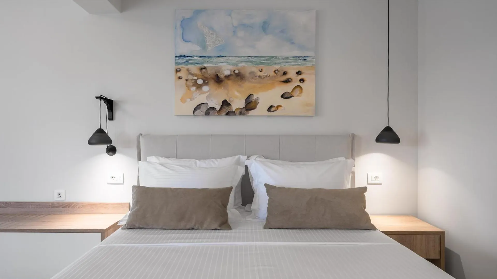 Blue Whisper Luxury Living Suites Nea Roda Hotel de apartamente