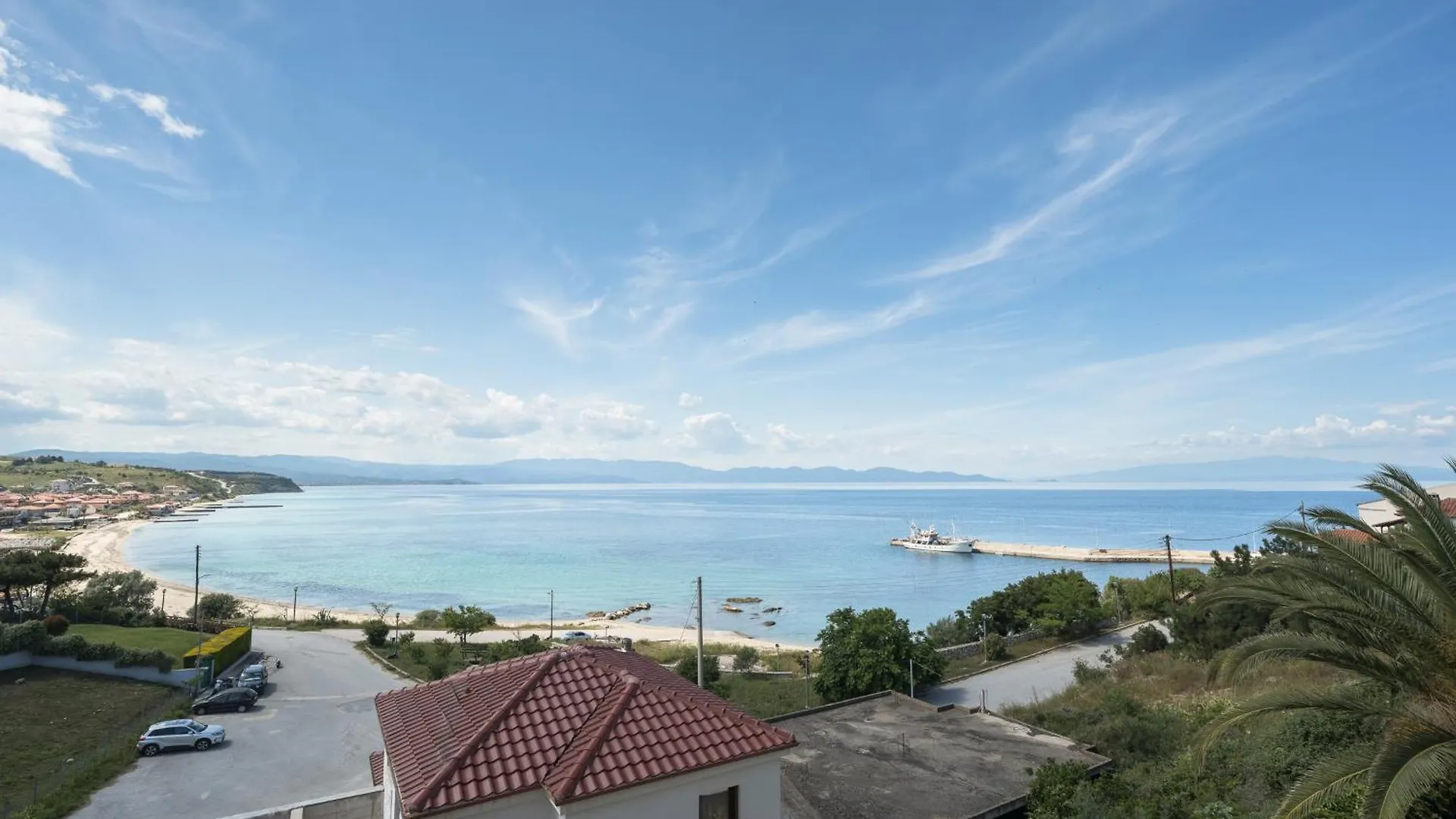 Blue Whisper Luxury Living Suites Nea Roda 0*,