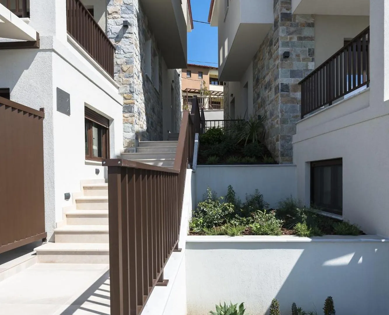Aparthotel Blue Whisper Luxury Living Suites Nea Roda Greece
