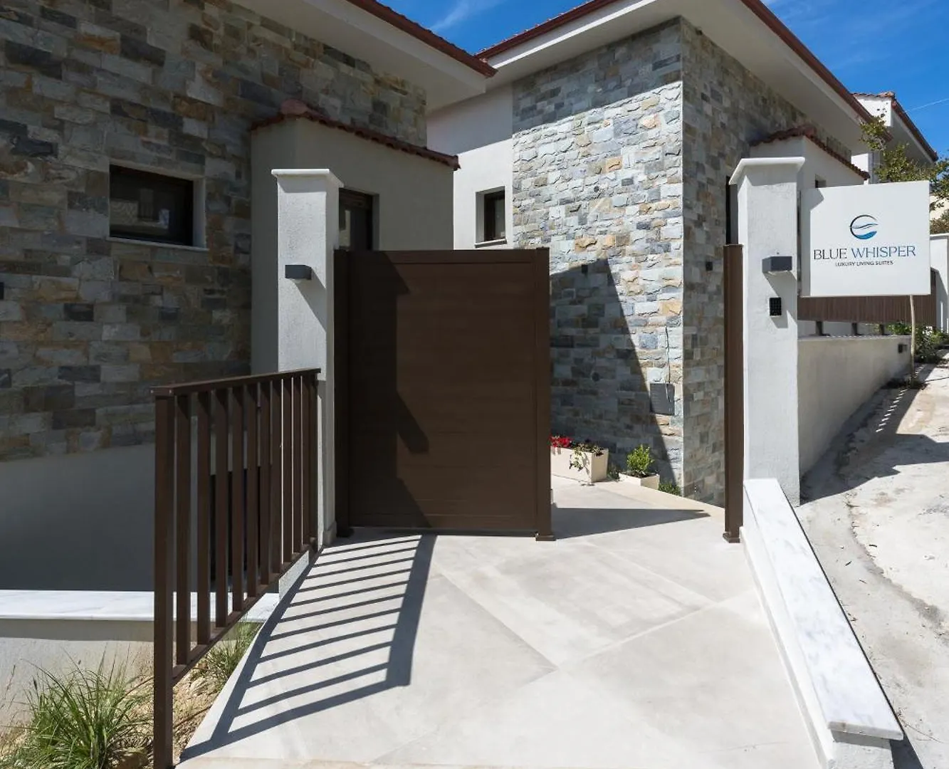 Blue Whisper Luxury Living Suites Nea Roda