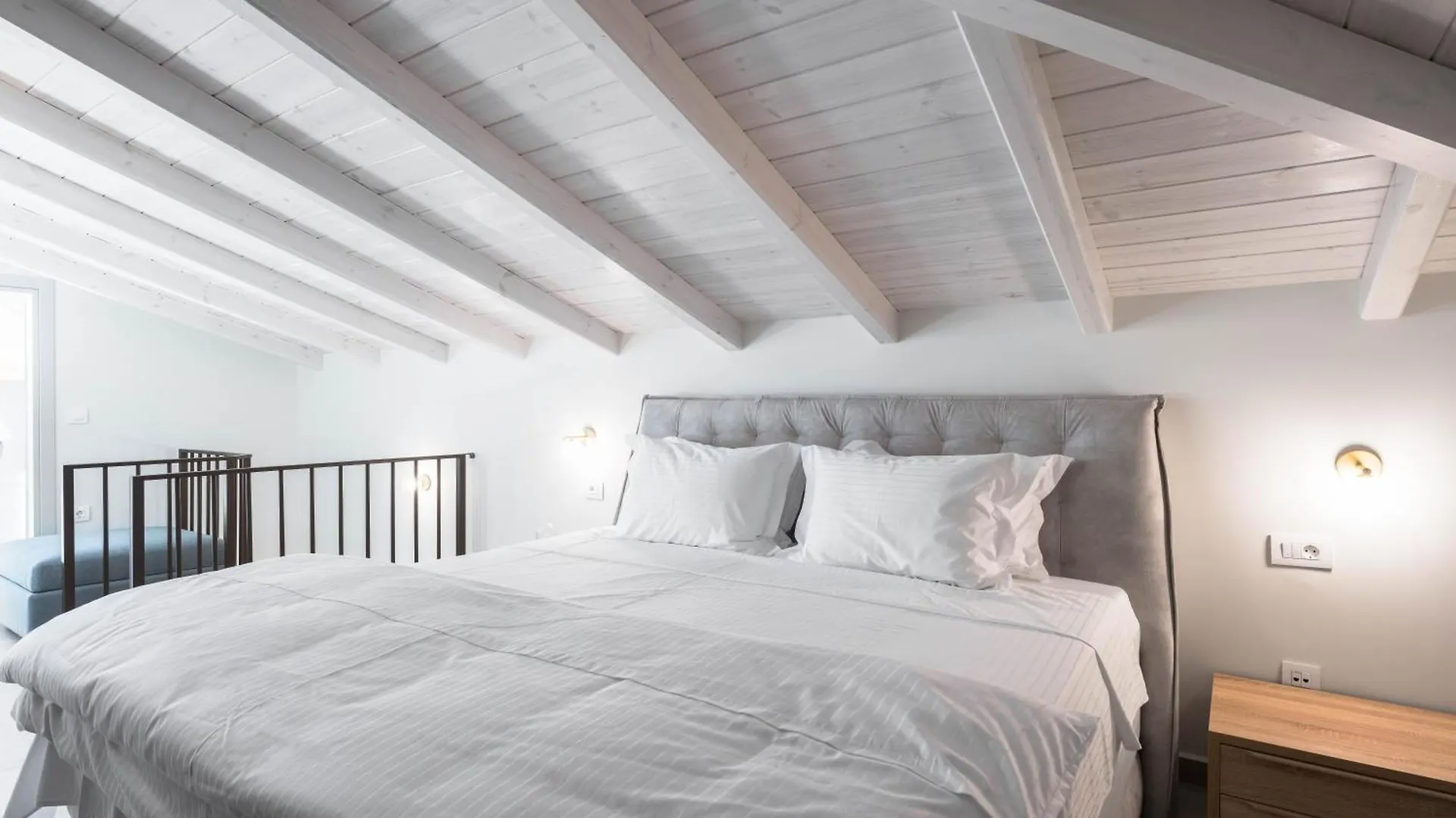 Aparthotel Blue Whisper Luxury Living Suites Nea Roda Greece
