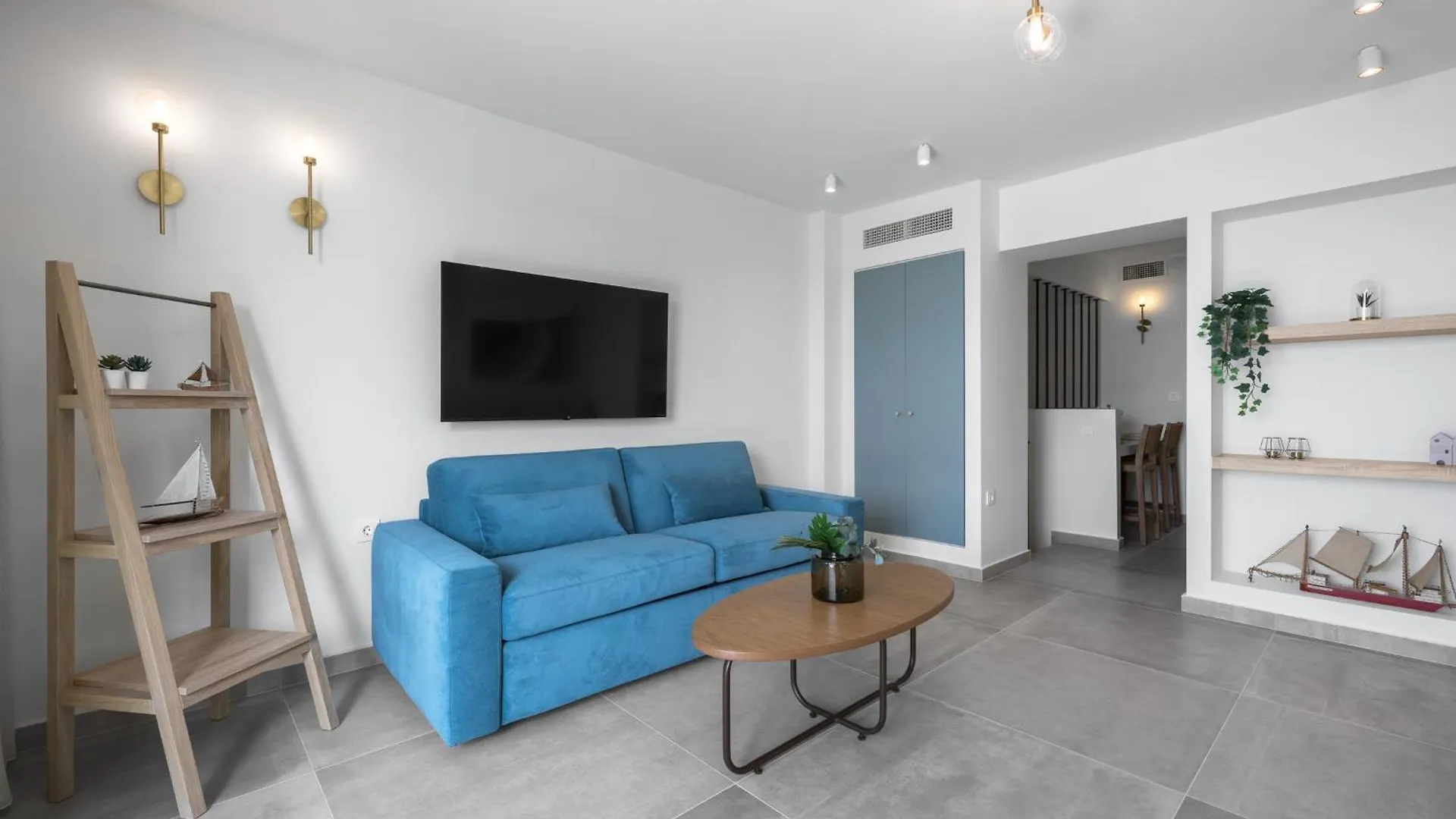 Blue Whisper Luxury Living Suites Nea Roda