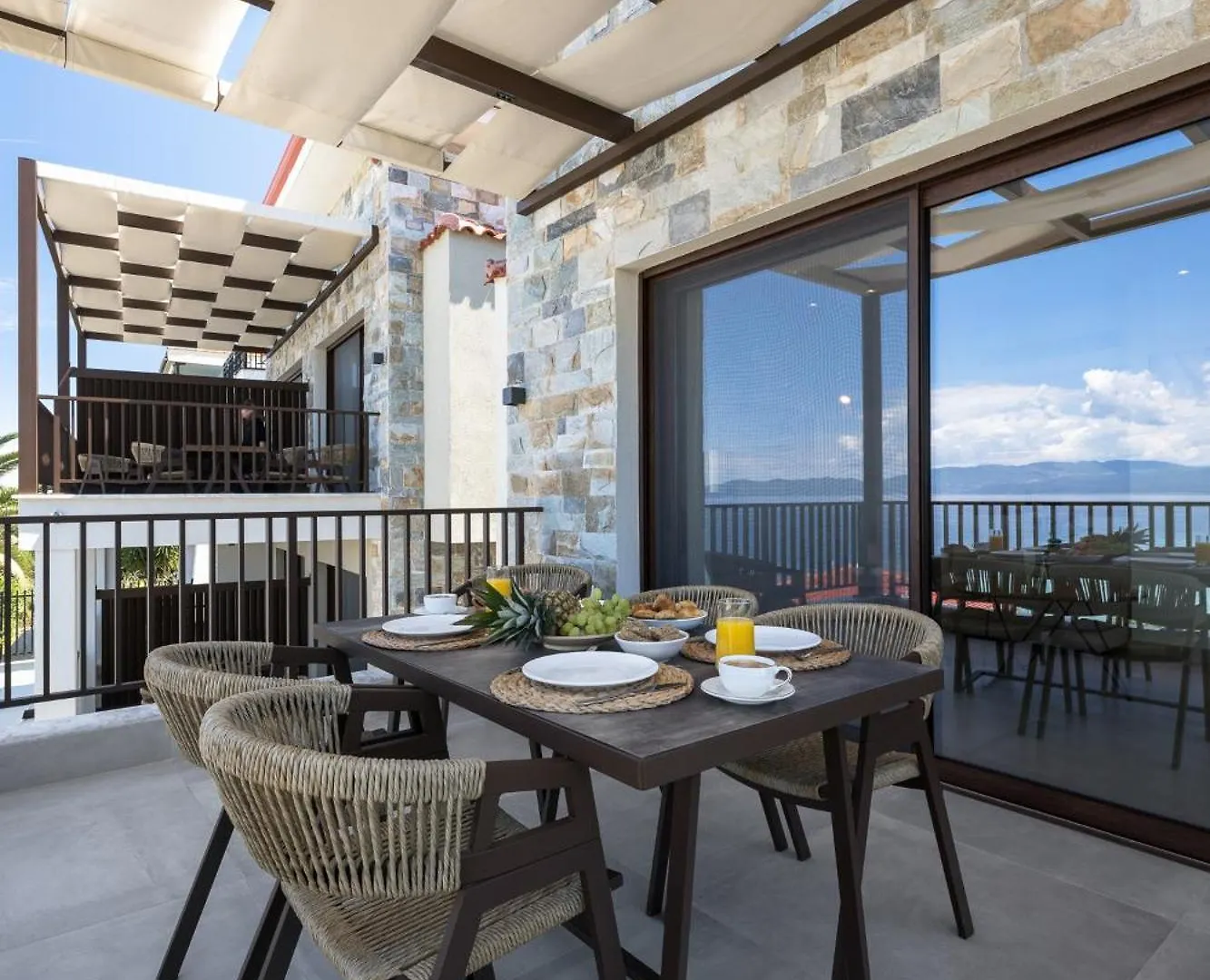 Aparthotel Blue Whisper Luxury Living Suites Nea Roda Greece