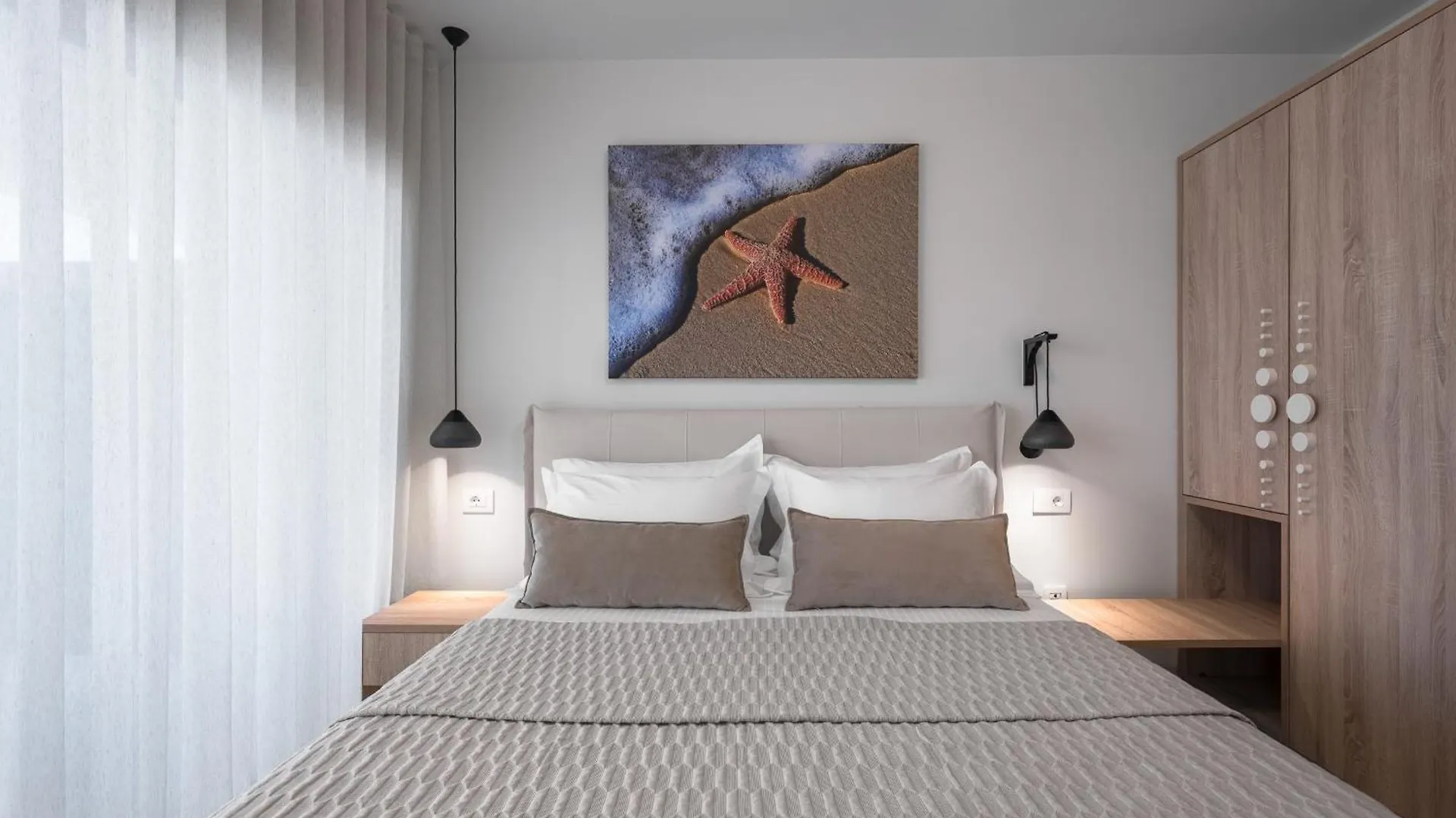 Aparthotel Blue Whisper Luxury Living Suites Nea Roda Greece