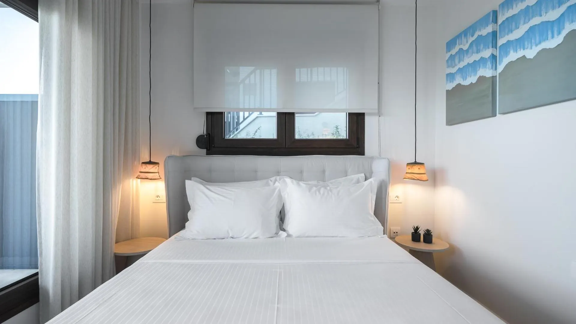 Blue Whisper Luxury Living Suites Nea Roda 0*,