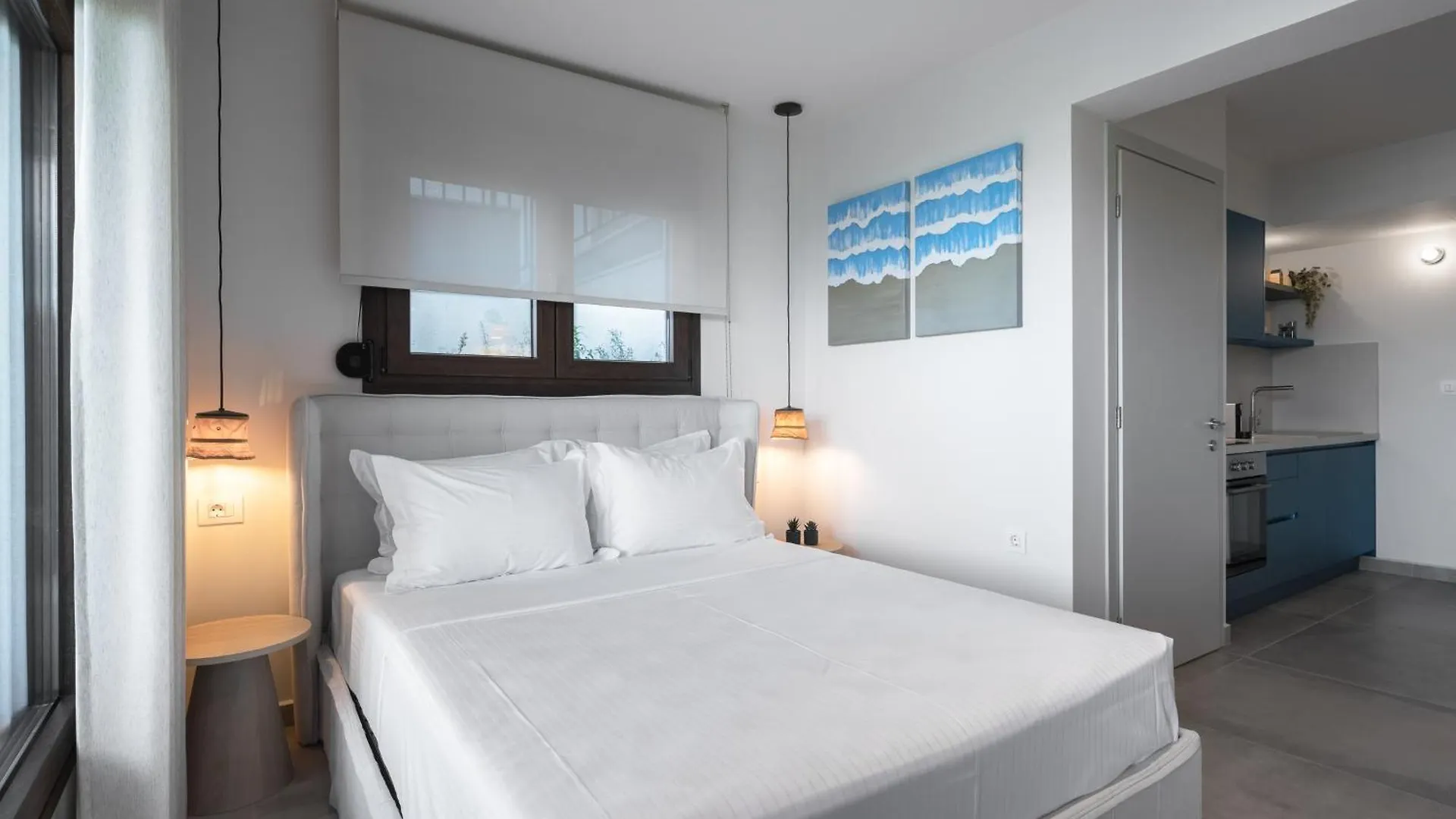 Blue Whisper Luxury Living Suites Nea Roda