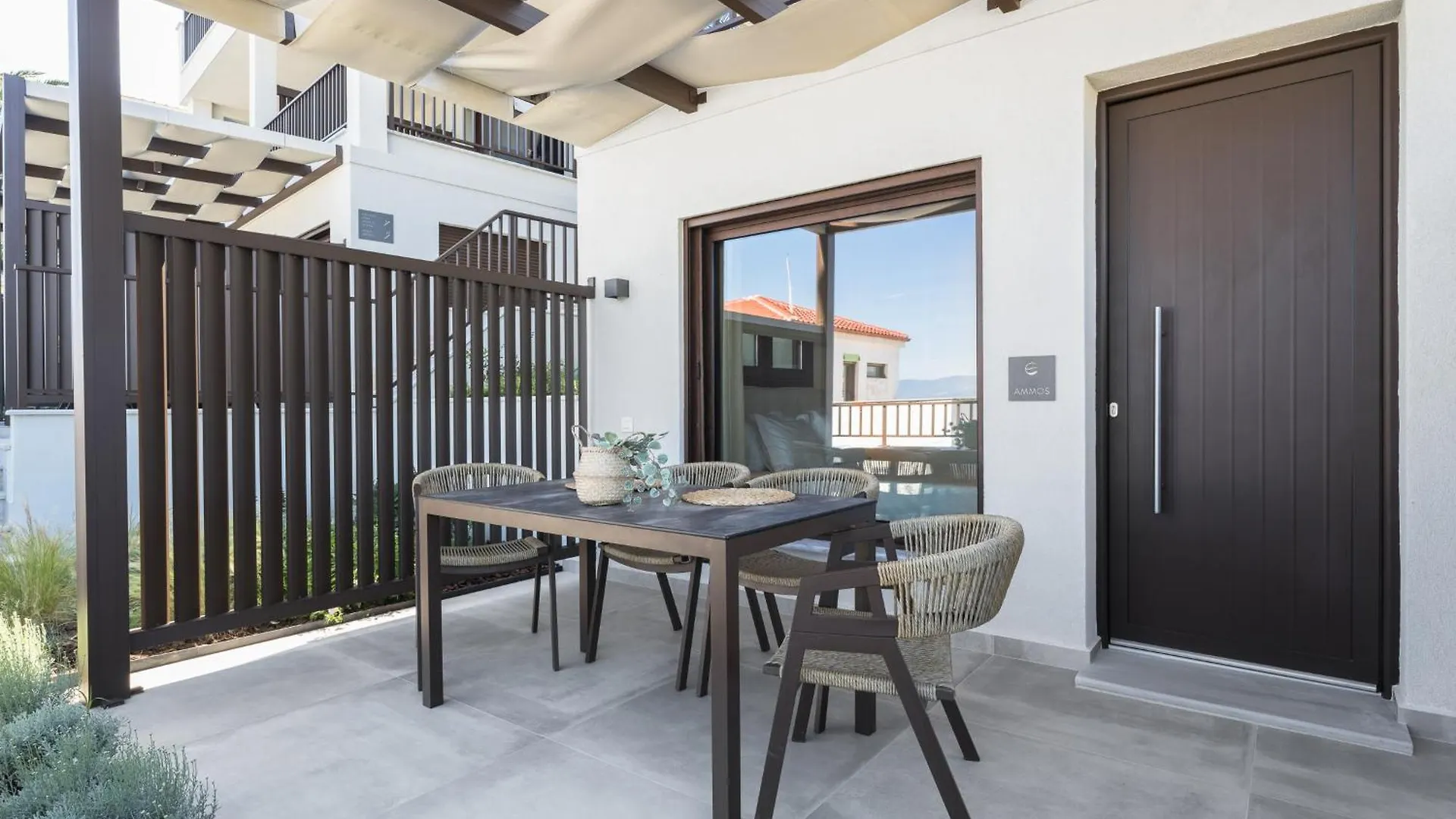 Blue Whisper Luxury Living Suites Nea Roda