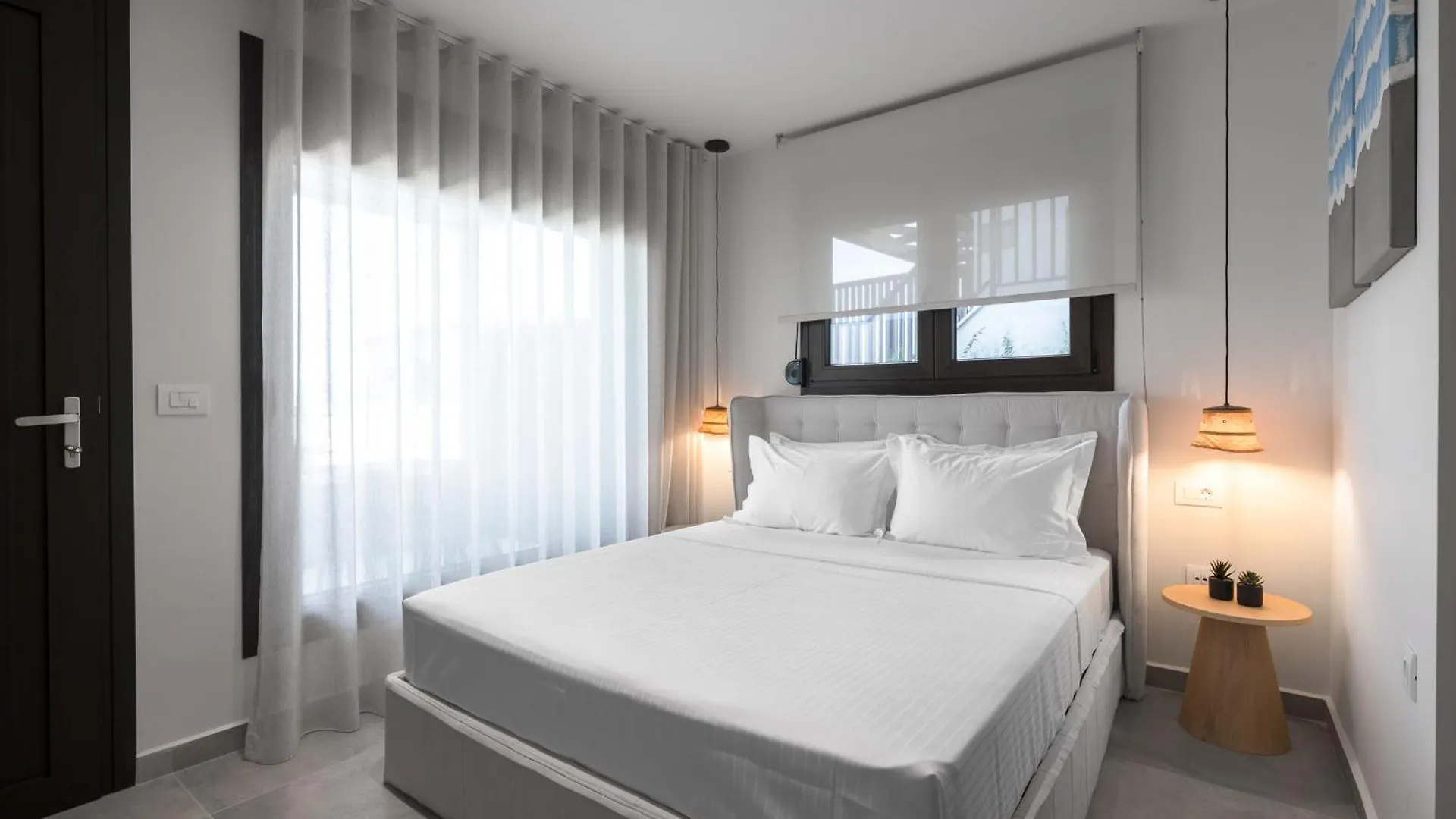 Aparthotel Blue Whisper Luxury Living Suites Nea Roda Greece