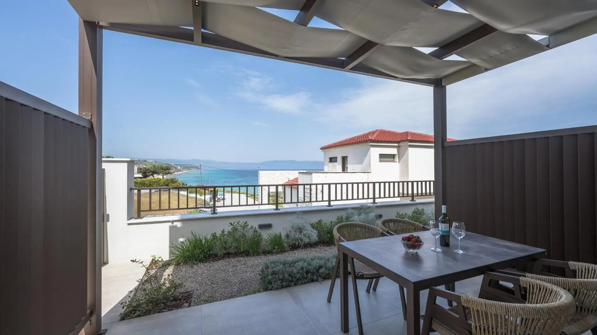 Blue Whisper Luxury Living Suites Nea Roda Greece